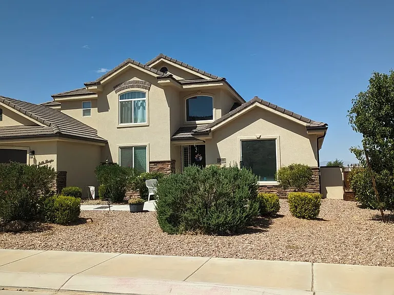 2388 S 3330 W — Photo 2