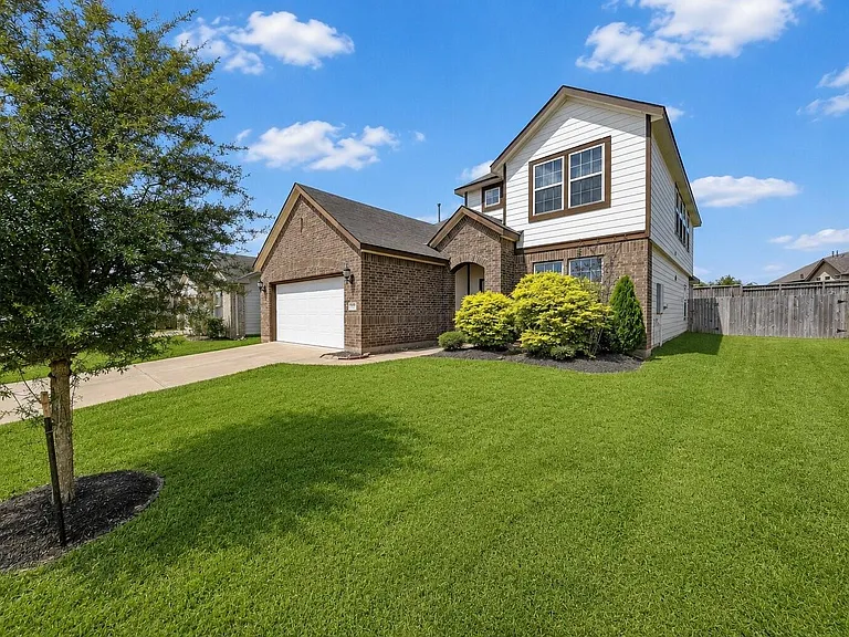 40557 Mostyn Lake Dr — Photo 2