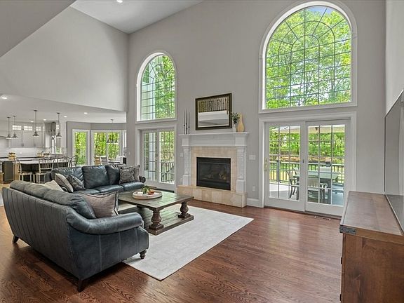 5th image of 38 Lenox Dr