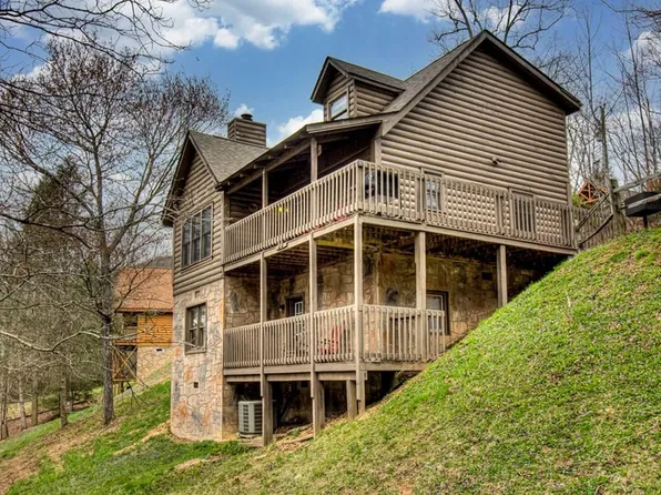 3542 Country Pines Way, Sevierville, TN 37876