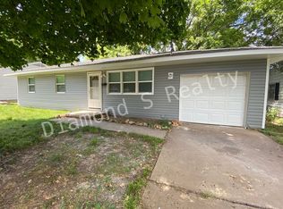 2213 W Bodeb St, Springfield, MO 65802