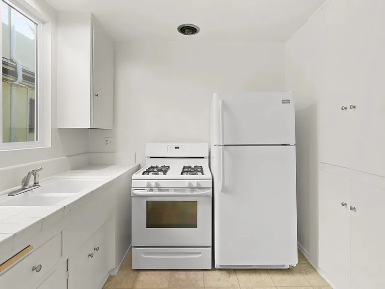 1444-1452 Colby Ave #1452-3 — Photo 7