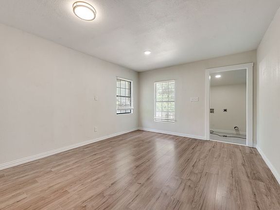 3rd image of 2704 Rosen Ave