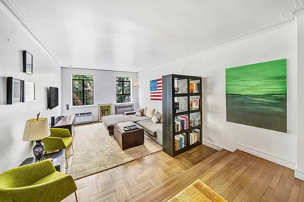Rented by Bank Neary | media 1