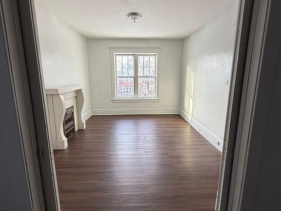 3rd image of 6143 Pershing Ave #6143