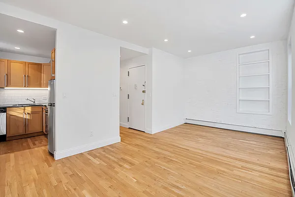 Rented by Isen & Company : Real Estate Advisors | media 13