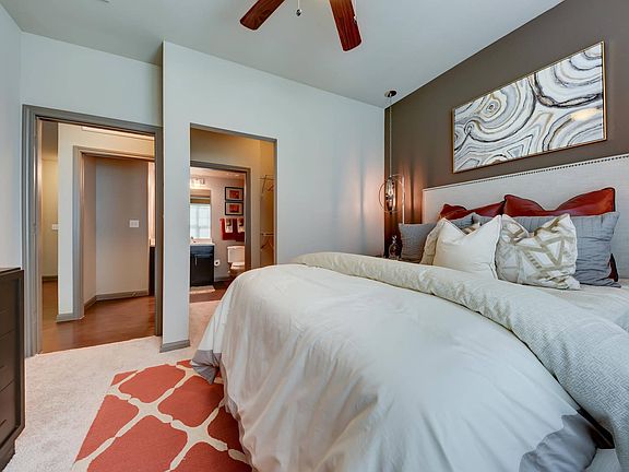 5th image of 1393 E Woodview Dr #1003