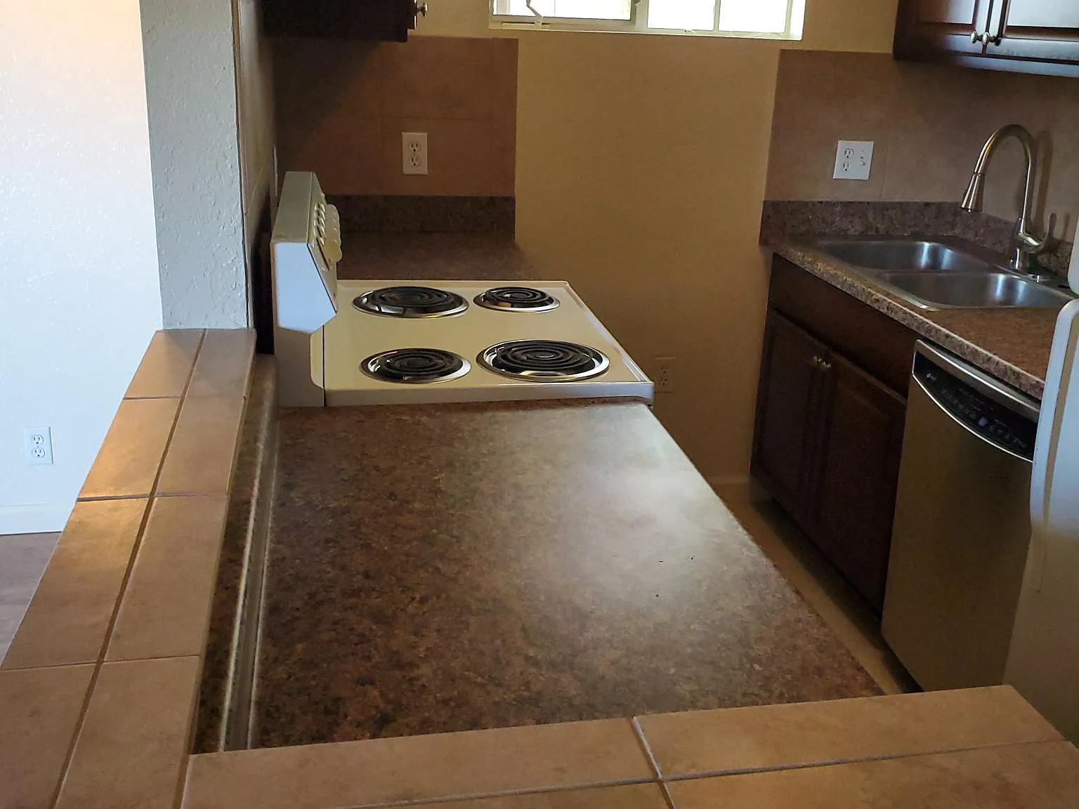 1 bed, 850 sqft, $1,975 — Photo 3