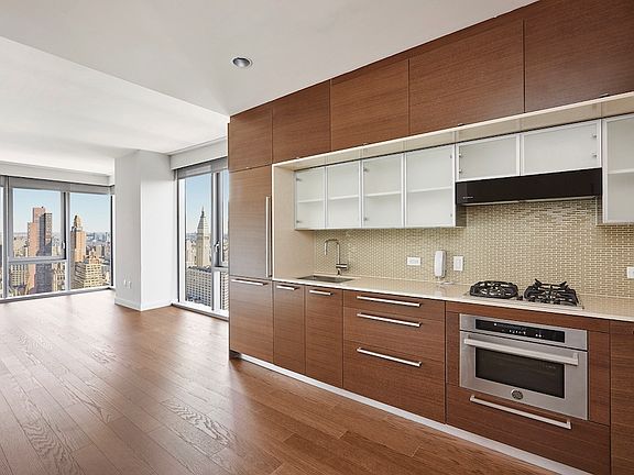 3rd image of 100 W 31st St APT 22C
