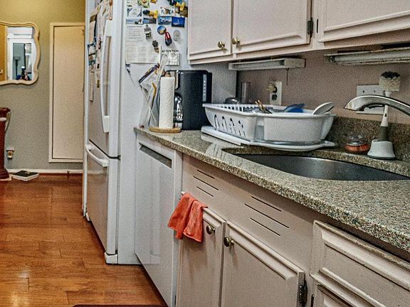 5th image of 3800 Fairfax Dr APT 1709