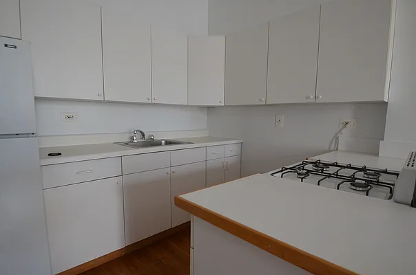 Rented by CITY SKYLINE REALTY INC | media 23