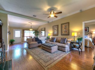 211 Fantasy Ln, Montgomery, TX 77356