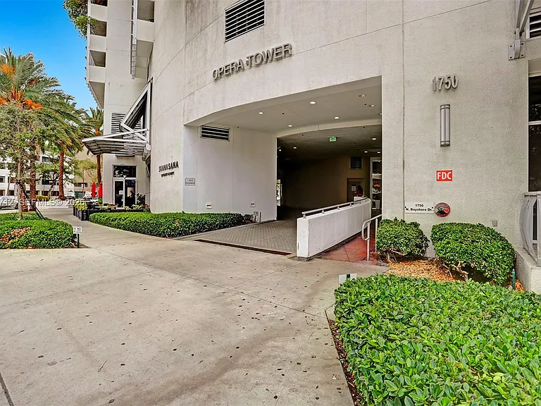1750 N Bayshore Dr #2206 — Photo 38