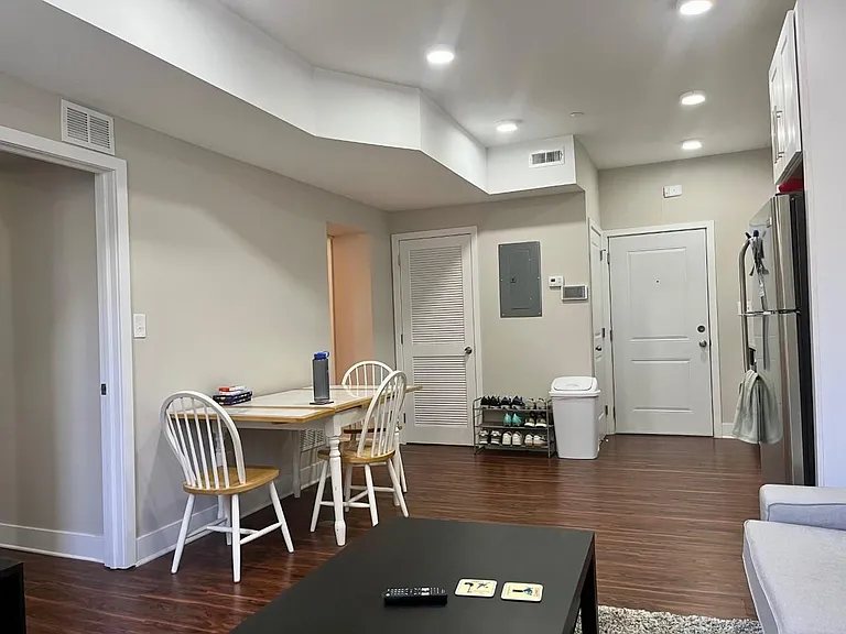 2001 Spring Garden St #206 — Photo 8