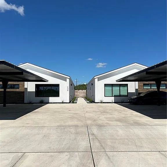 408 Sparrow Rd #3 — Photo 1