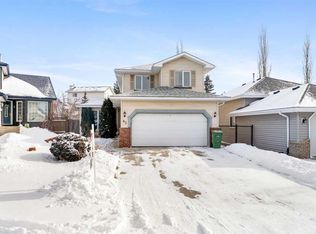 63 W Hawkmount Grn NW, Calgary, AB T3G 3T9