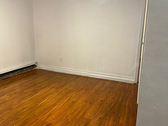 3rd image of 11141 146th St Floor 2