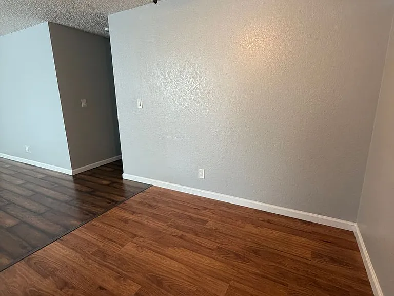 1279 Stanford Dr — Photo 9