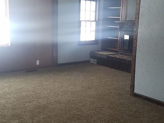 3rd image of 602 S Carbon St