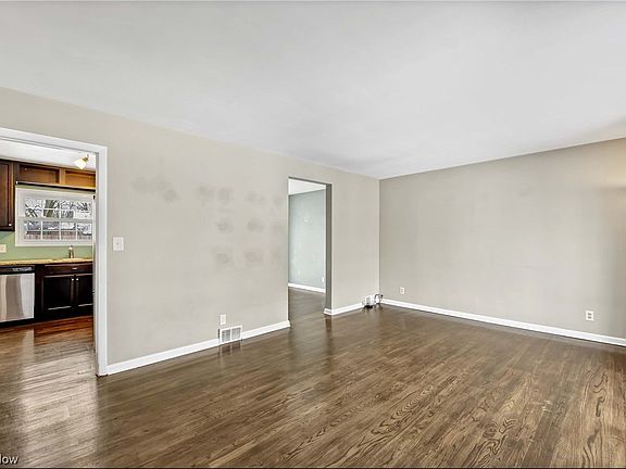 4th image of 212 Tyler Ave