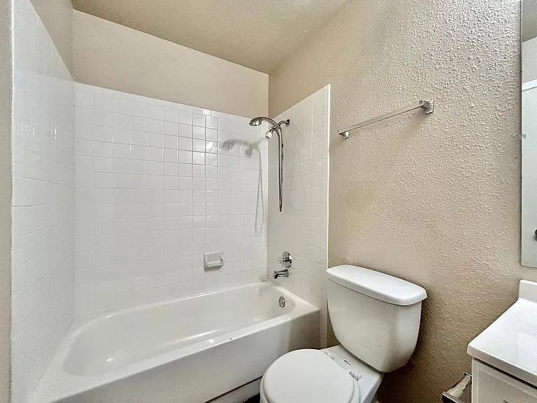 7111 E Highway 290 #D — Photo 18