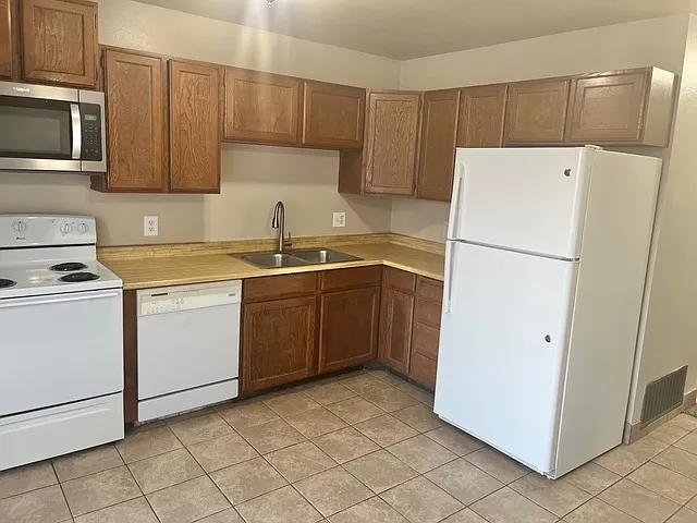 1350 W 100 N #33 — Photo 24