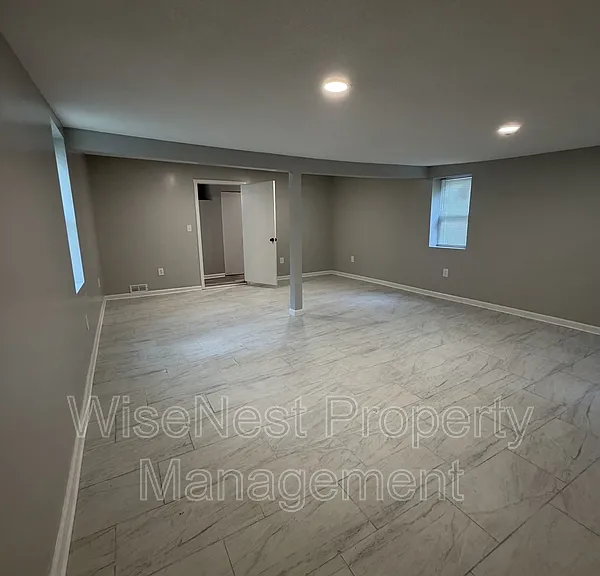 2725 N 47th Ter — Photo 11