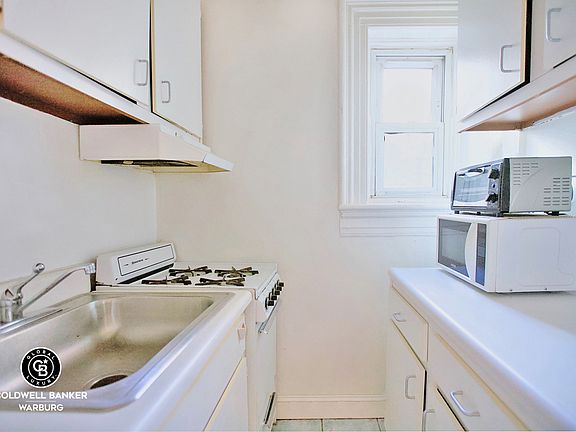 4th image of 403 E 58th St APT 3r