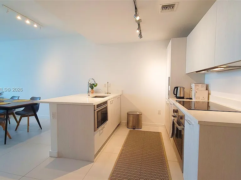 501 NE 31st St #1002 — Photo 3