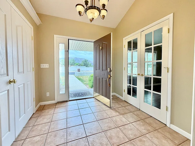961 E Golden Pheasant Dr — Photo 8
