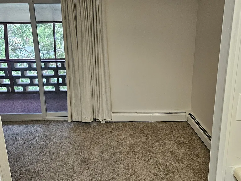 Lake Club Apartments — Photo 30