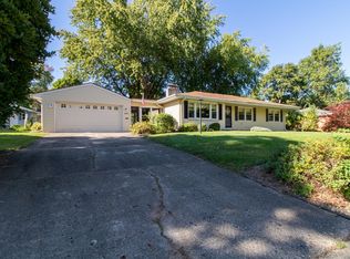 205 Mecherle Dr, Bloomington, IL