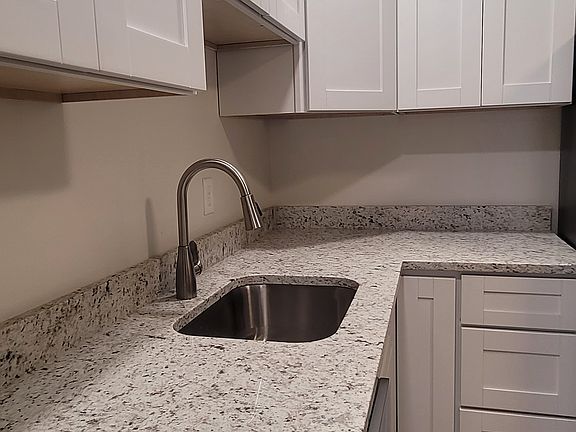 3rd image of 9 Lancelot Ct