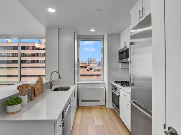 635 West 42nd Street image 15 of 28