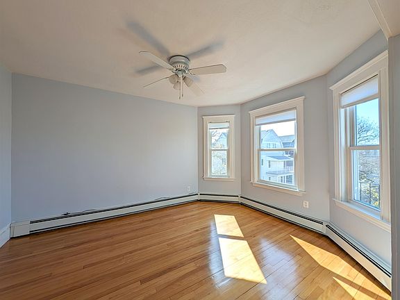 4th image of 9 New Hampshire Ave