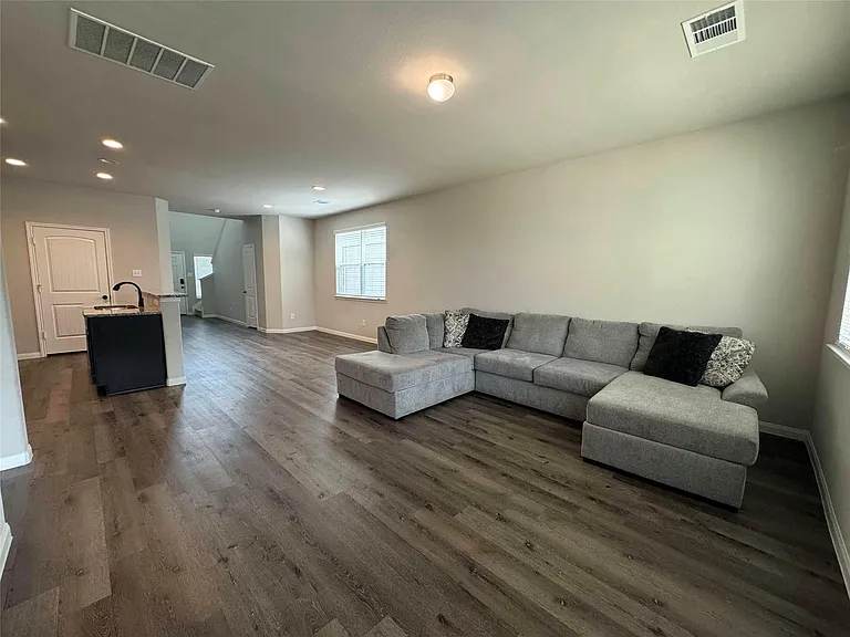 2218 Angie Kaye Dr — Photo 4
