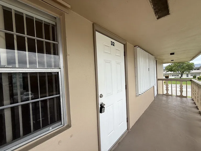 32 Kingswood E #B — Photo 8