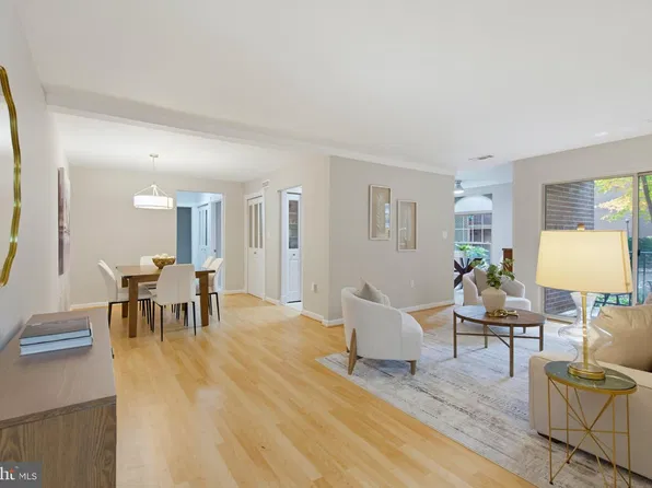 3374 Woodburn Rd APT 12, Annandale, VA 22003