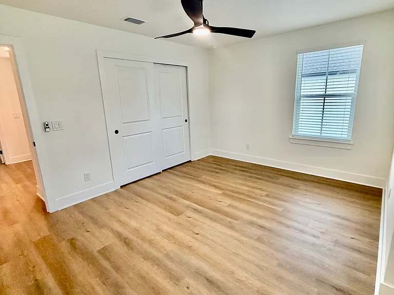1219 E Esther St — Photo 13