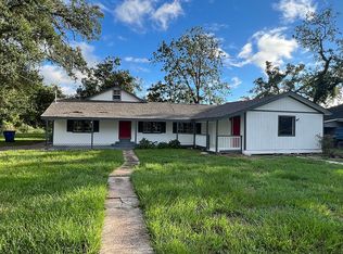 617 E Bernard St, West Columbia, TX 77486