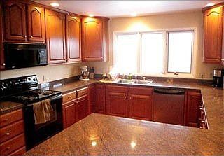 5th image of 10 Greenbrier Ct
