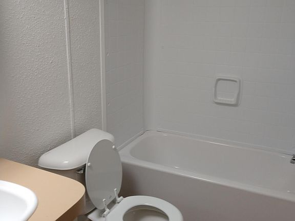 4th image of 156 Adams St