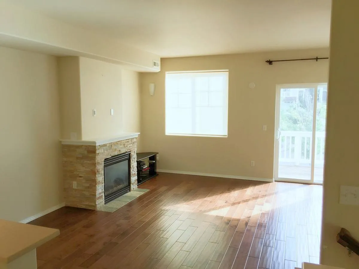 3 bed, 3.5 bath, 2177 sqft, $4,000 — Photo 3