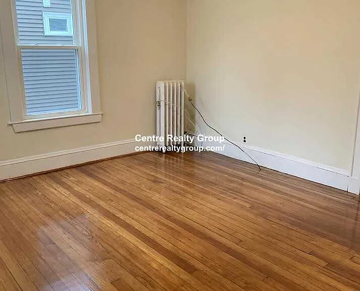 Robbins St — Photo 4
