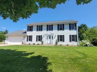612 E Norport Dr, Port Washington, WI 53074
