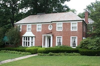 2nd image of 1101 Forest Ave