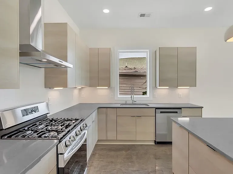 2430 Batavia St — Photo 13
