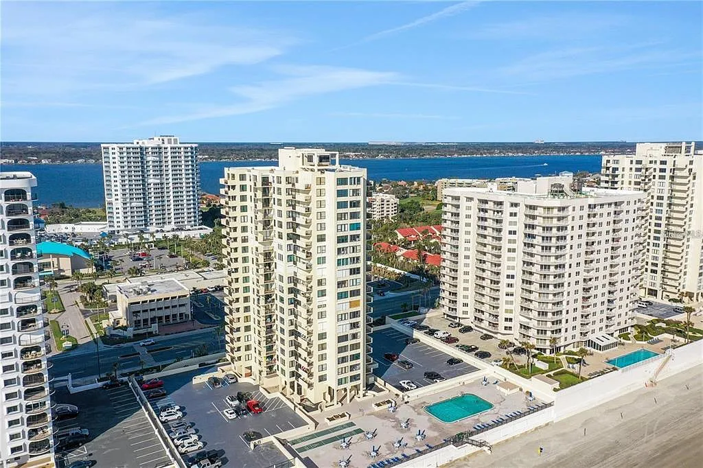 2 bed, 2.0 bath, 1028 sqft, $2,500 — Photo 3