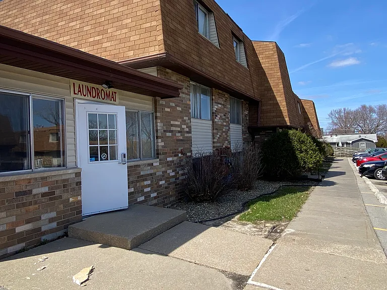 Carriage Hill Apartments — Photo 2