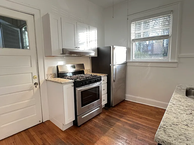 1219 Virginia Ave #7 — Photo 3
